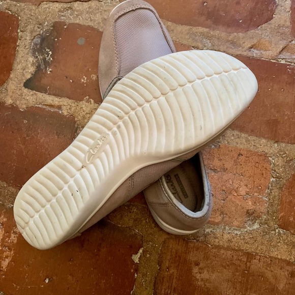 Clarks Shoes Womens Loafers Slip On Flats Grey/Taupe Color SIZE 7.5M - Picture 4 of 9